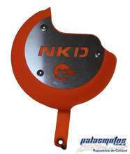 Cargar imagen en el visor de la galería, PROTECTOR TAPA CLUCTH AKT NKD 125 LUJO CON PLATINA DE ACERO